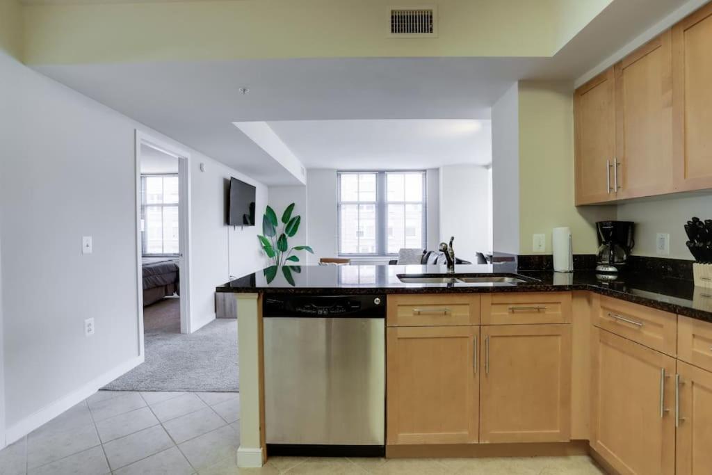 Fantastic 2 Bedroom Condo At Pentagon City Арлингтон Экстерьер фото